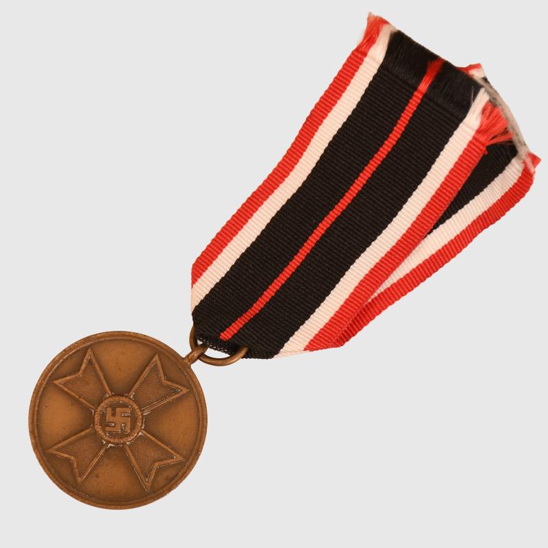 GERMAN WWII WAR MEDAL.