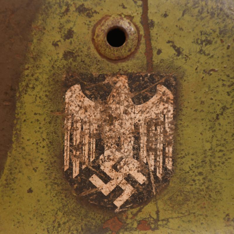 GERMAN WWII ARMY M35 CAMOUFLAGE HELMET.