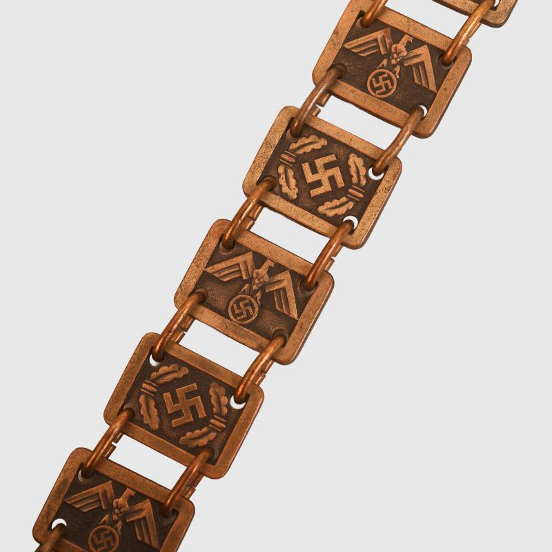 GERMAN WWII POLITICAL LEADERS GORGET.