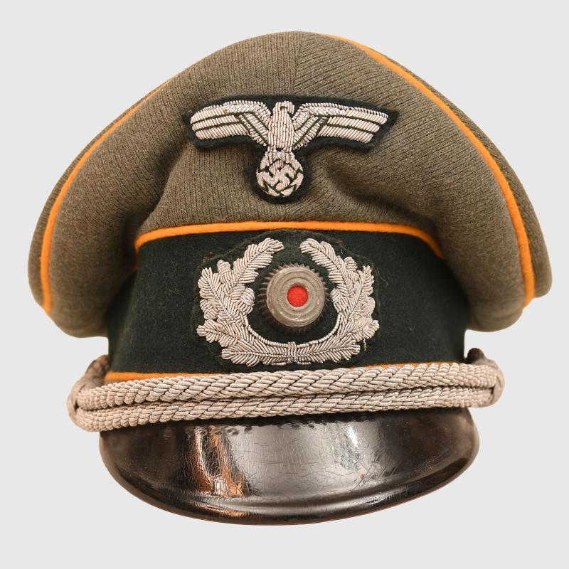GERMAN WWII ARMY CAVALRY OFFICERS VISOR CAP.