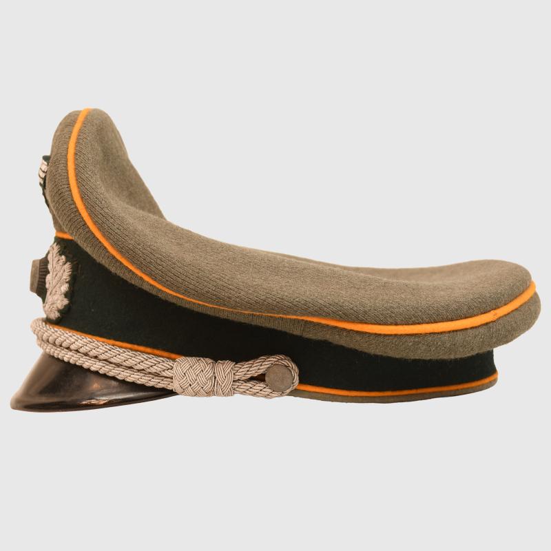 GERMAN WWII ARMY CAVALRY OFFICERS VISOR CAP.