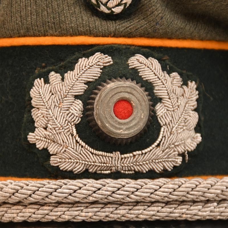 GERMAN WWII ARMY CAVALRY OFFICERS VISOR CAP.