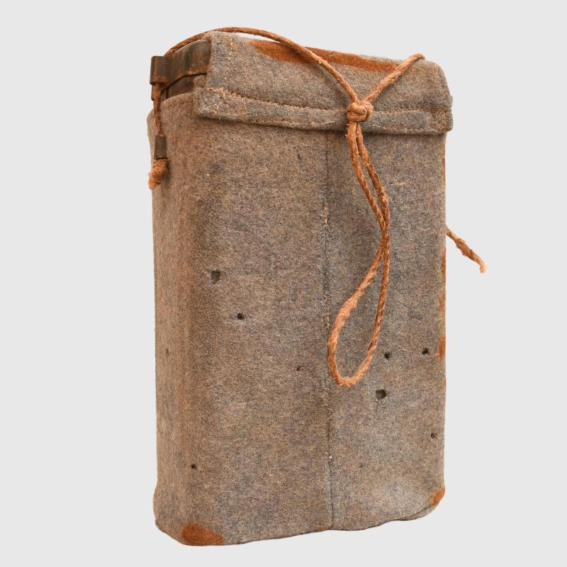 FRENCH WWI M2 GAS MASK TIN AND COVER.