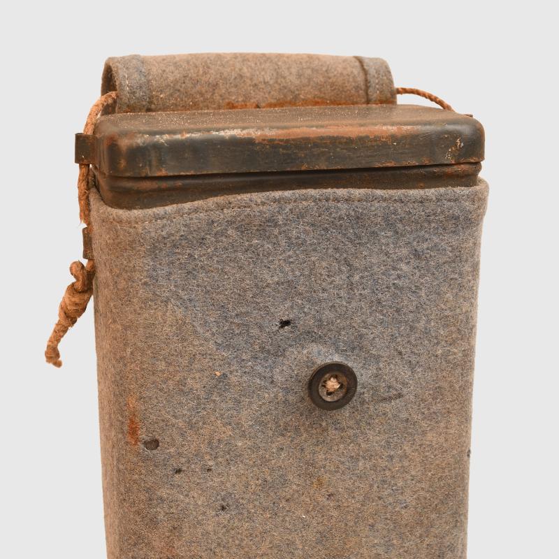 FRENCH WWI M2 GAS MASK TIN AND COVER.
