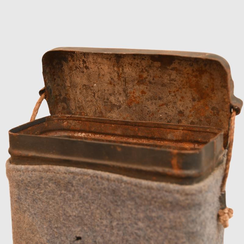 FRENCH WWI M2 GAS MASK TIN AND COVER.