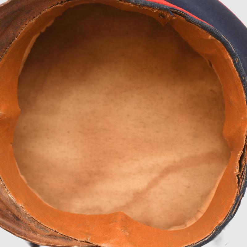 GERMAN WWI HESSIAN OFFICERS VISOR CAP WITH FIELD COVER.