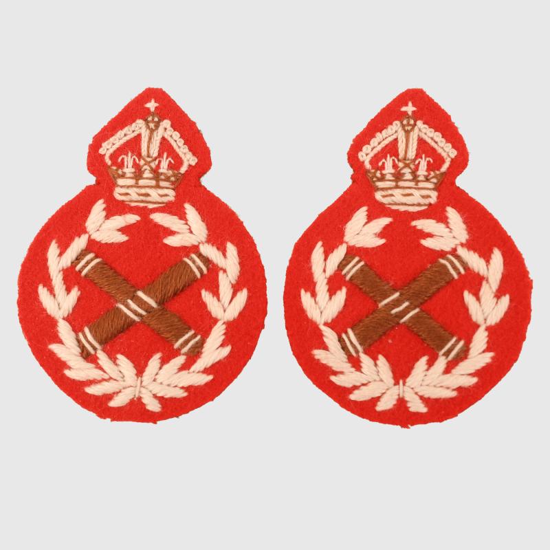 BRITISH WWII FIELD MARSHALL’S SHOULDER BOARD INSIGNIA, IN ITS ORIGINAL PACKET.
