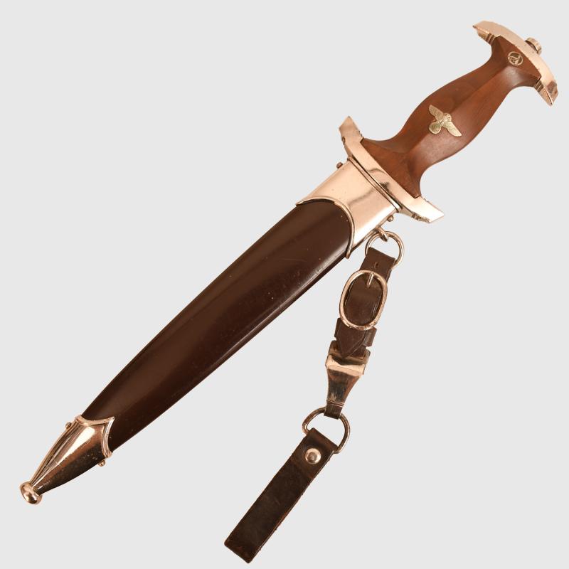 GERMAN WWII SA MODEL 33 MANS DAGGER. VERY CLOSE TO MINT.