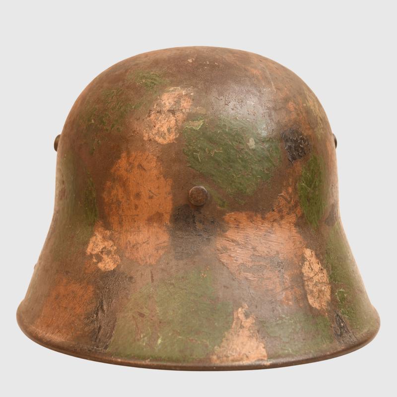 GERMAN WWI UNUSUAL CAMOUFLAGE TRENCH HELMET. SHELL SIZE SI62.