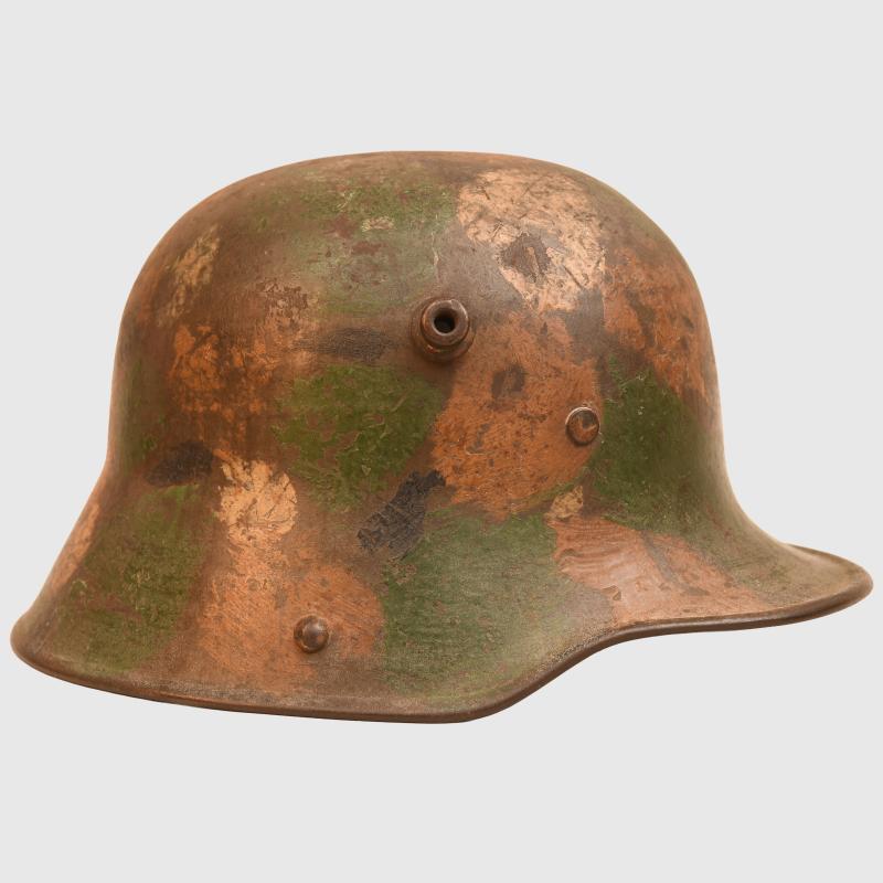 GERMAN WWI UNUSUAL CAMOUFLAGE TRENCH HELMET. SHELL SIZE SI62.