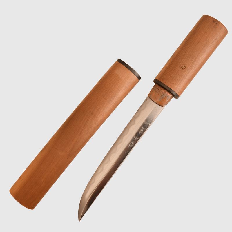 JAPANESE WWII AIKUCHI DAGGER IN WOOD (SHIRASAYA) FITTINGS.