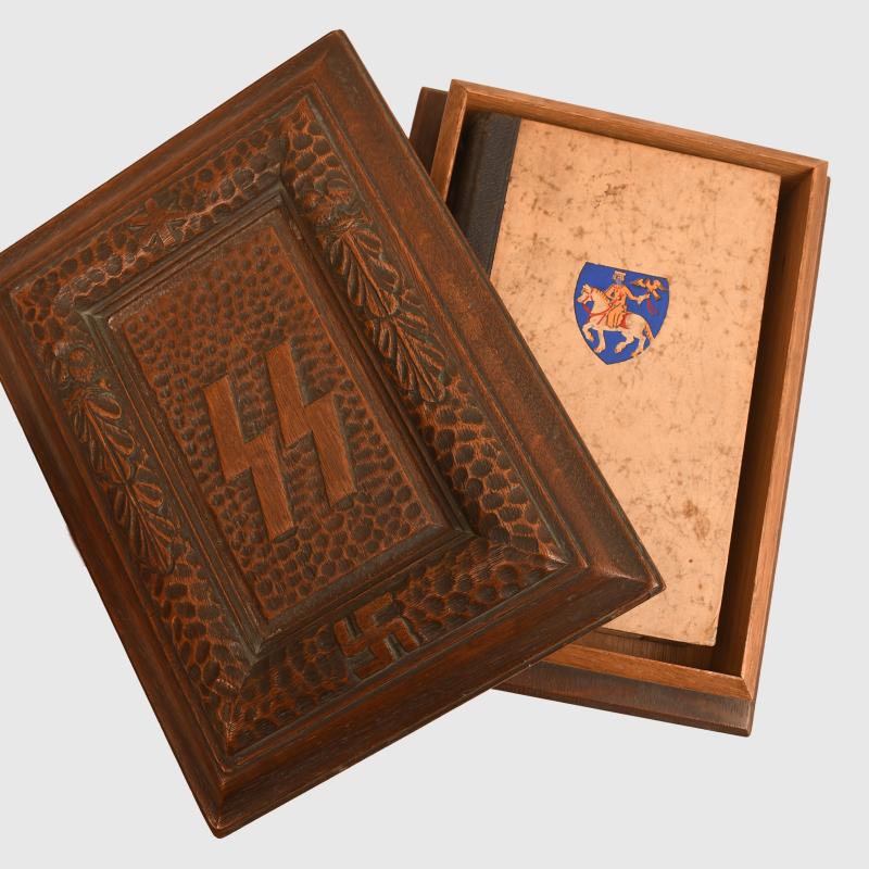 GERMAN WWII SS ALLGEMEINE PRESENTATION MEIN KAMPF AND ACCOMPANYING PRESENTATION CARD BOX.